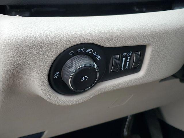 used 2024 Chrysler Pacifica car, priced at $27,279