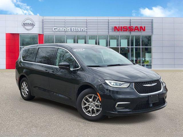 used 2024 Chrysler Pacifica car, priced at $27,279