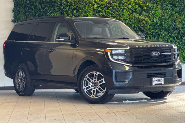used 2025 Ford Expedition car, priced at $60,667