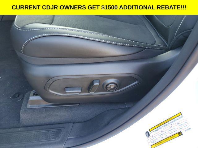 new 2025 Jeep Grand Cherokee car, priced at $38,161