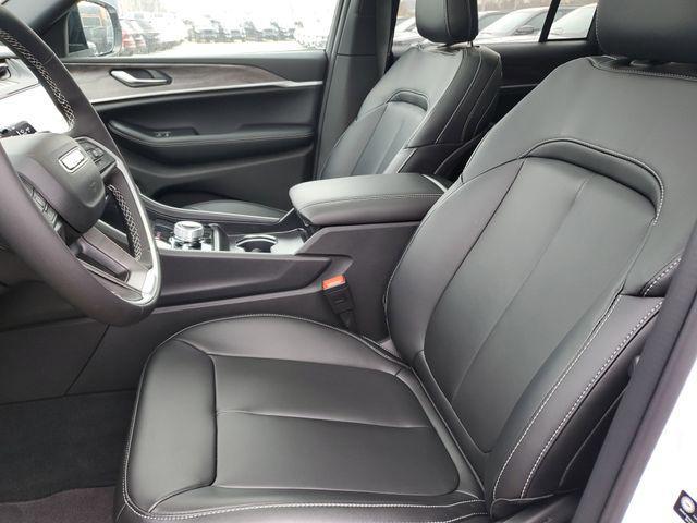 new 2026 Jeep Grand Cherokee car, priced at $47,995