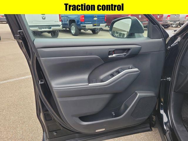 used 2021 Toyota Highlander car, priced at $29,173