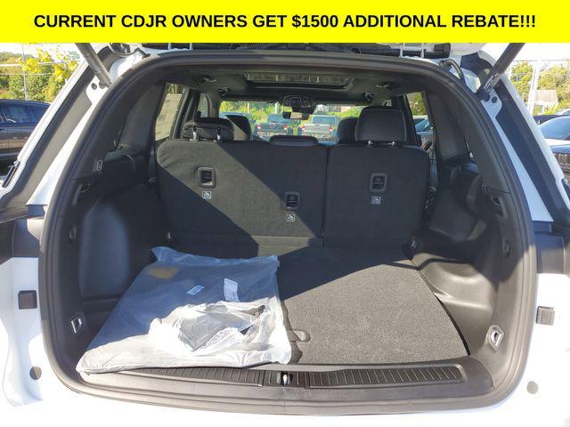 new 2025 Jeep Grand Cherokee car, priced at $45,995