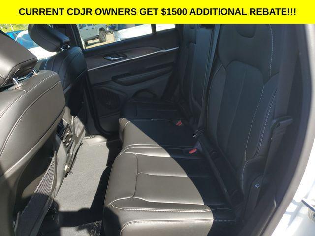 new 2025 Jeep Grand Cherokee car, priced at $45,995