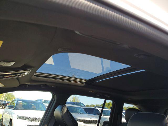 new 2025 Jeep Grand Cherokee car, priced at $47,995