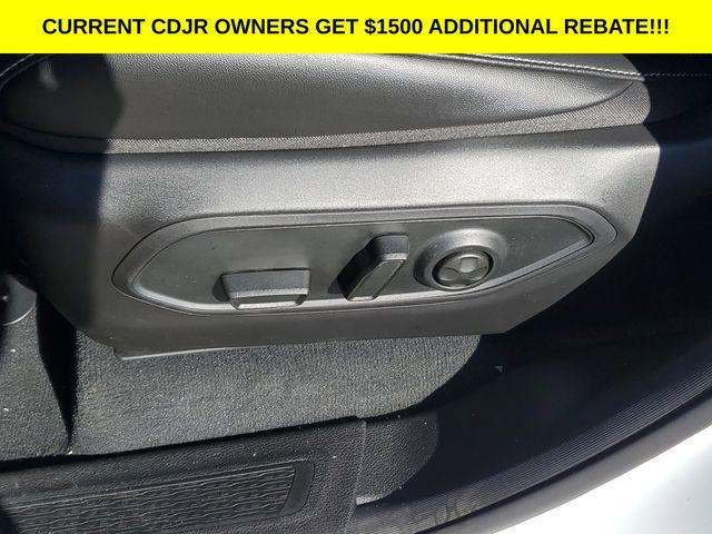 new 2025 Jeep Grand Cherokee car, priced at $45,995