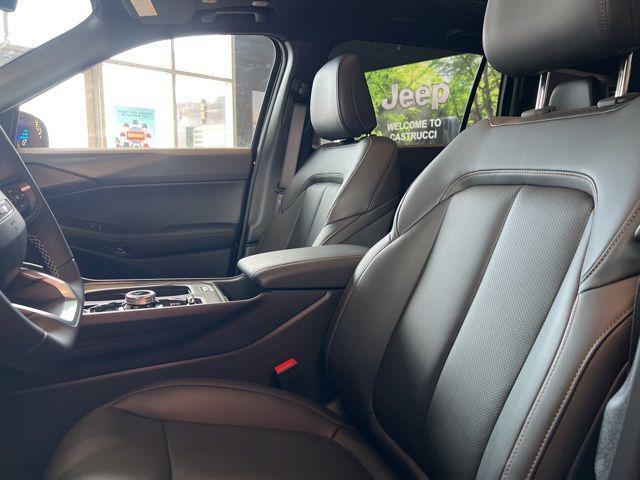 new 2026 Jeep Cherokee car, priced at $38,995