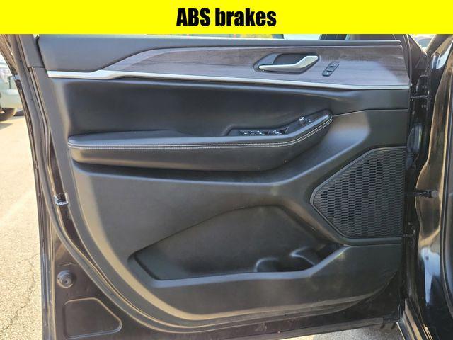 used 2023 Jeep Grand Cherokee car, priced at $32,024