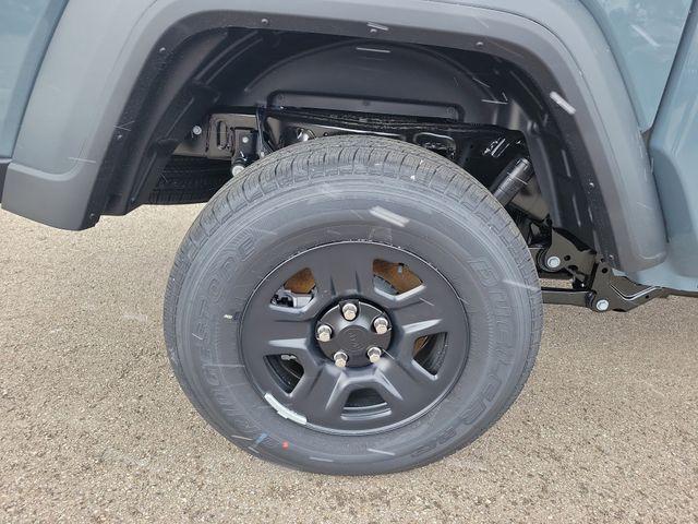 new 2026 Jeep Gladiator car, priced at $40,111