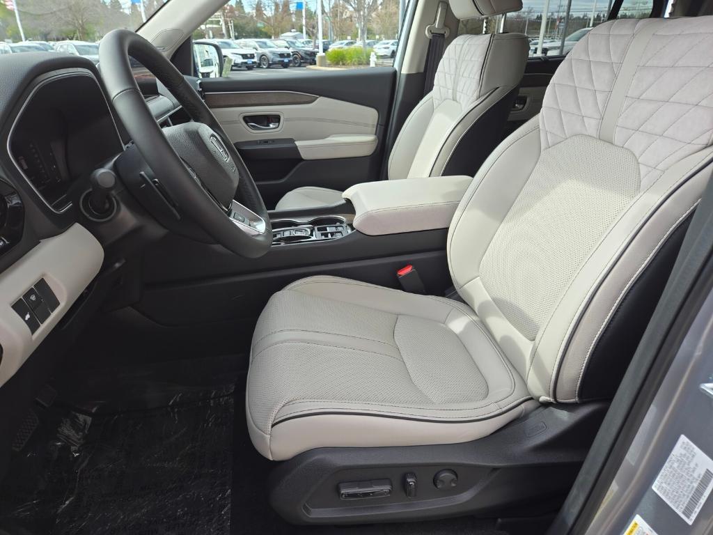 new 2026 Honda Pilot car, priced at $56,685