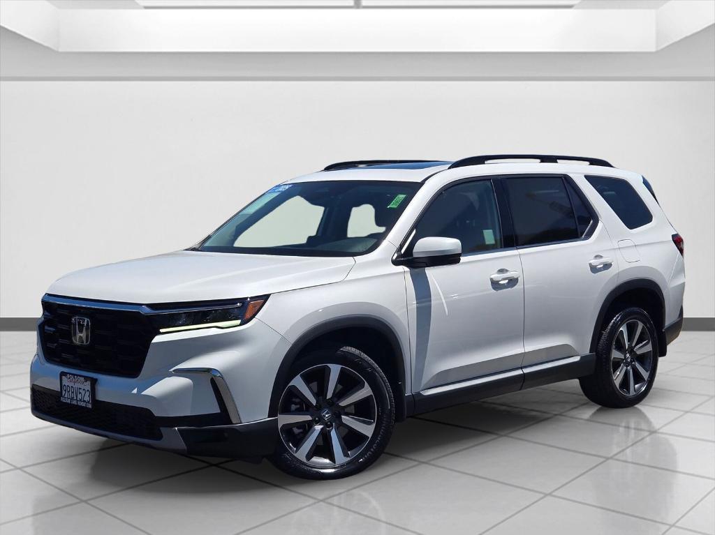 used 2025 Honda Pilot car, priced at $46,221