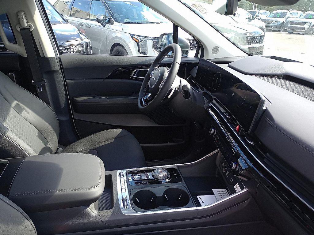 new 2026 Kia Carnival Hybrid car, priced at $53,935