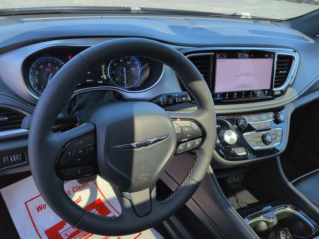 used 2025 Chrysler Pacifica car, priced at $33,734