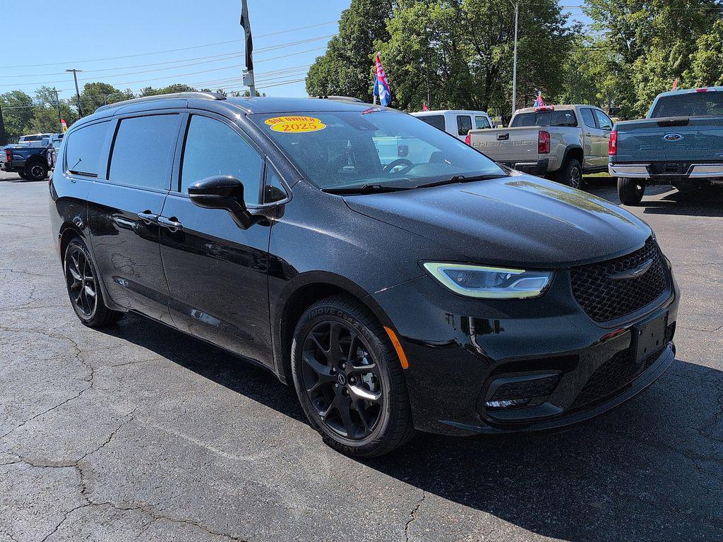 used 2025 Chrysler Pacifica car, priced at $34,768