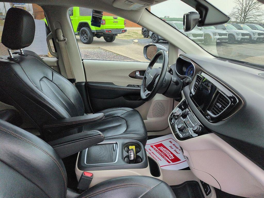 used 2017 Chrysler Pacifica car, priced at $10,997