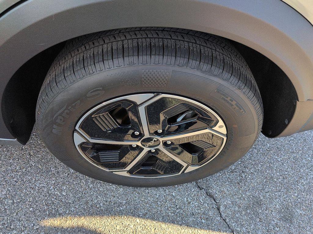 used 2025 Kia Niro car, priced at $24,627