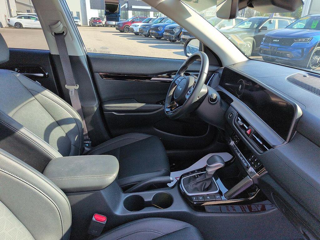 used 2025 Kia Seltos car, priced at $26,994