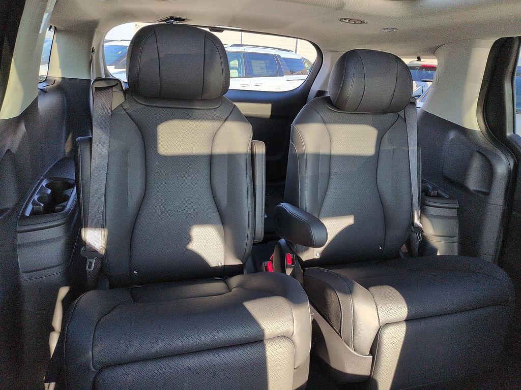 new 2026 Kia Carnival Hybrid car, priced at $54,025