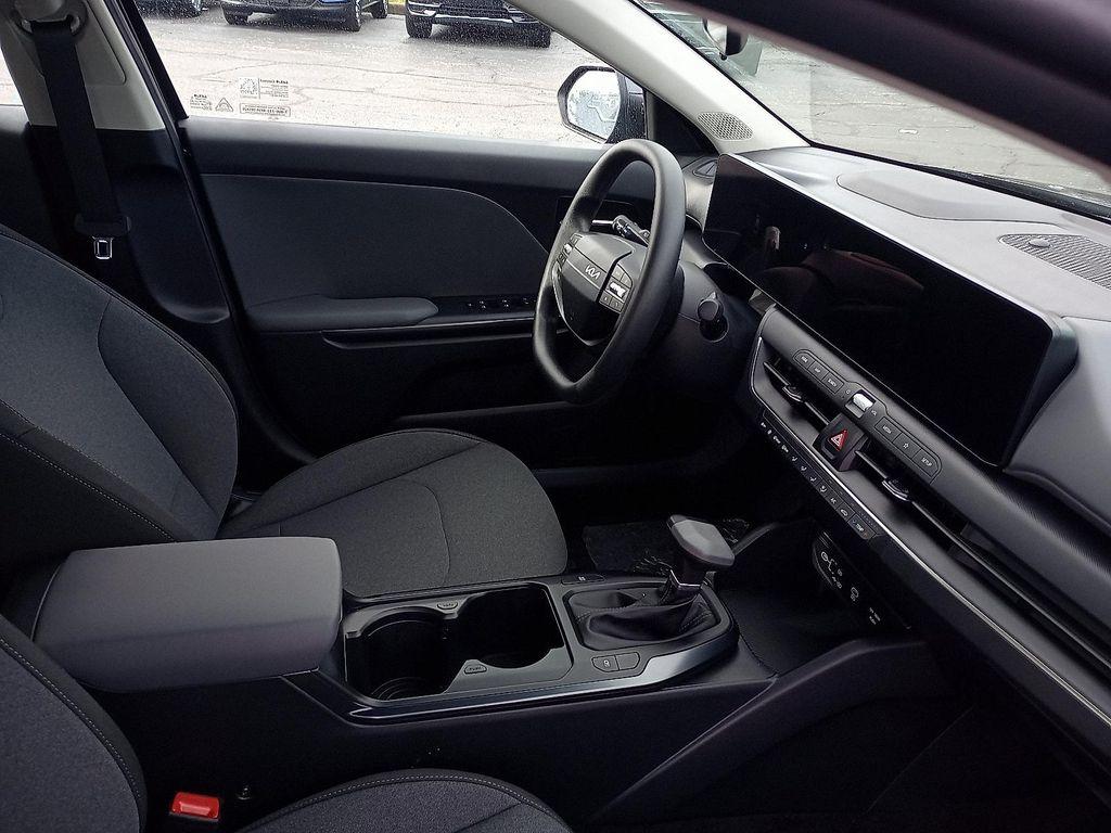 new 2025 Kia K4 car, priced at $23,685