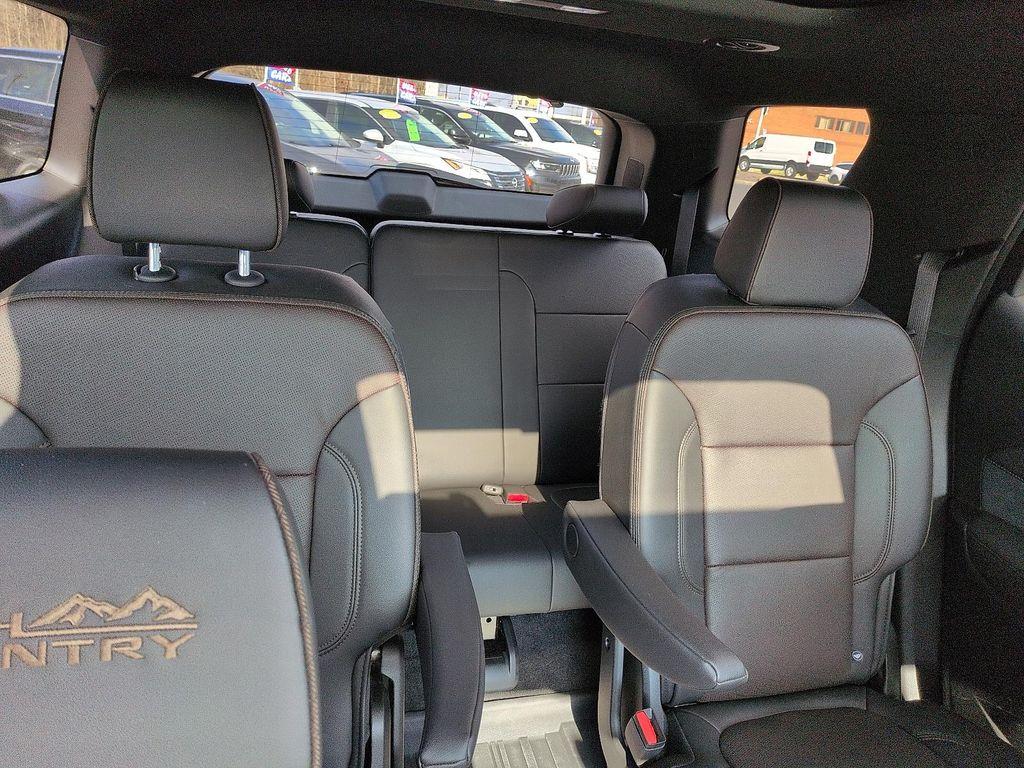 used 2023 Chevrolet Traverse car, priced at $36,941