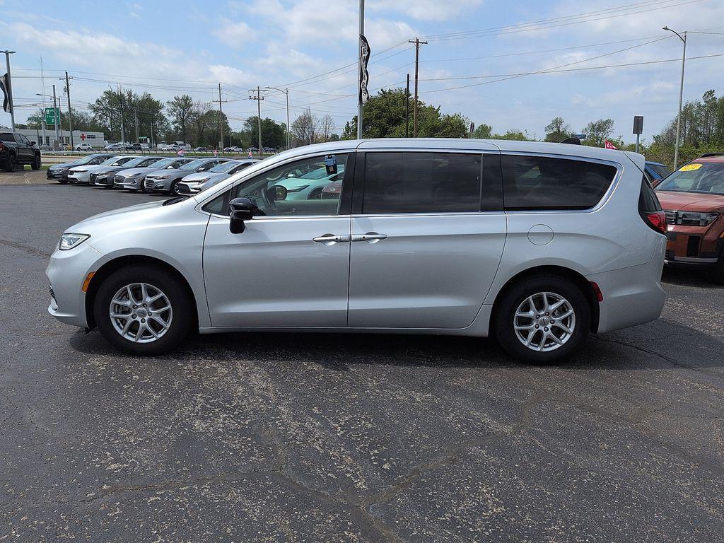 used 2024 Chrysler Pacifica car, priced at $26,989
