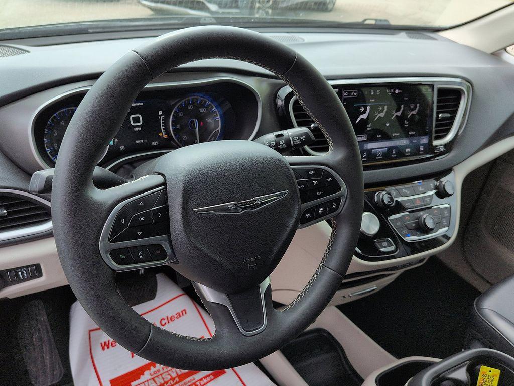 used 2024 Chrysler Pacifica car, priced at $27,989