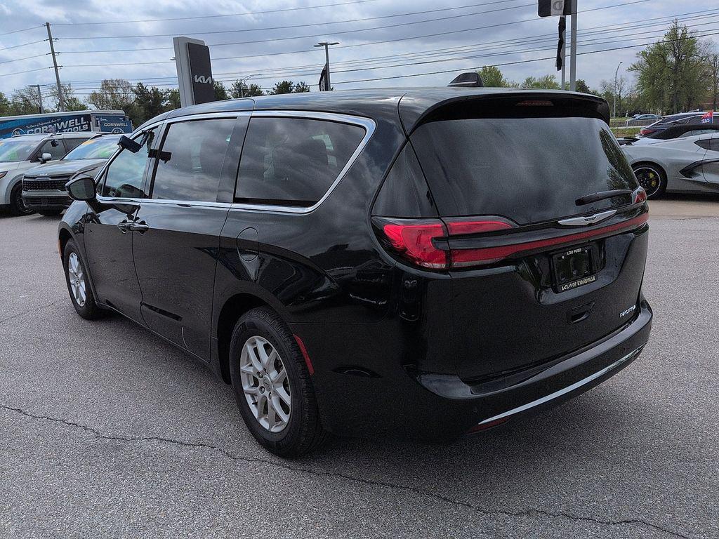used 2024 Chrysler Pacifica car, priced at $27,989