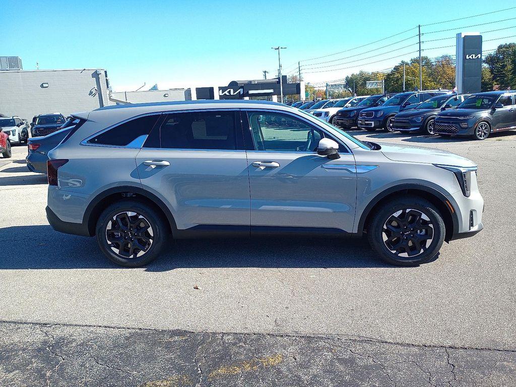 new 2026 Kia Sorento car, priced at $33,974
