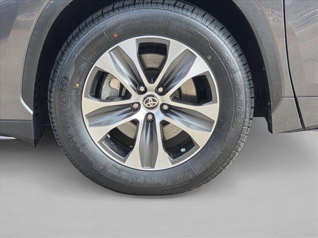 used 2021 Toyota Highlander car, priced at $24,194