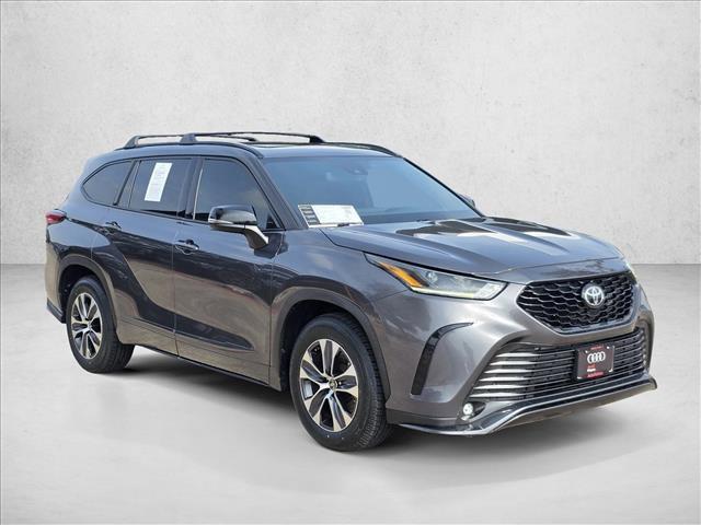 used 2021 Toyota Highlander car, priced at $24,194
