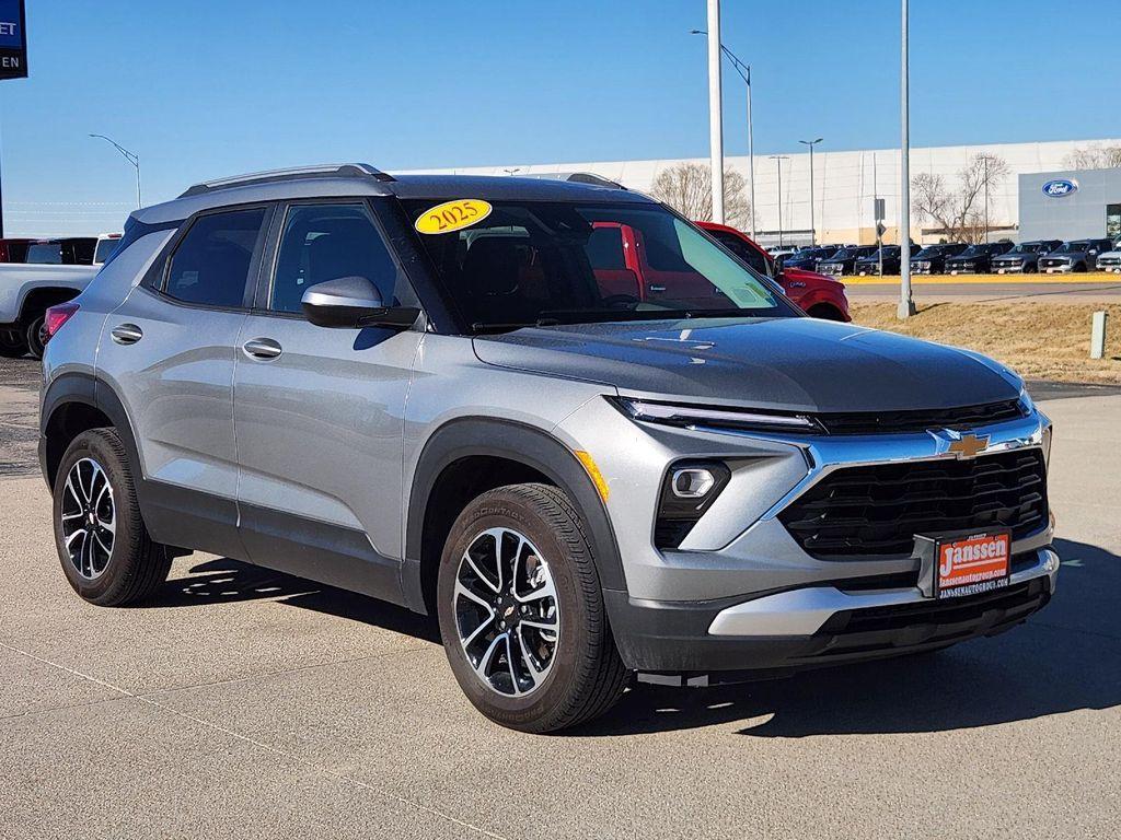 used 2025 Chevrolet TrailBlazer car, priced at $25,995