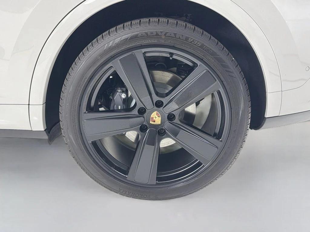 Porsche Cayenne view 33
