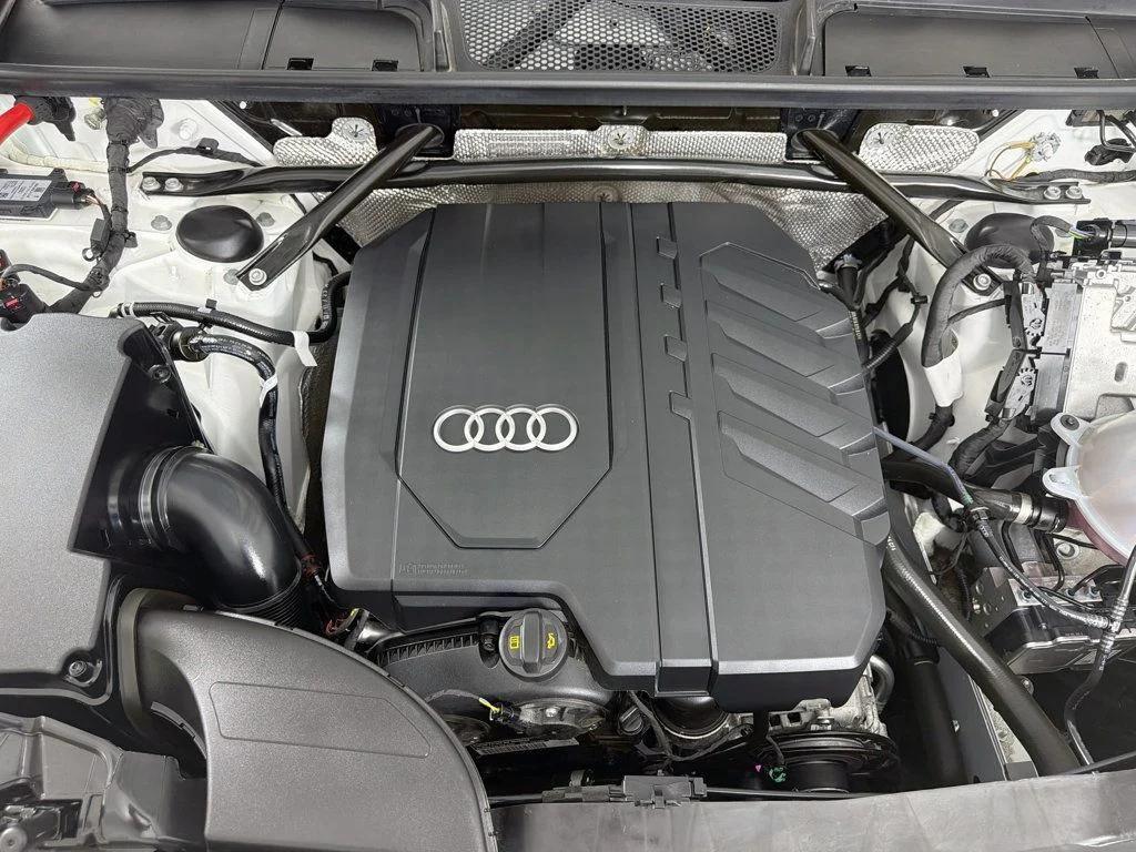 Audi Q5 view 32
