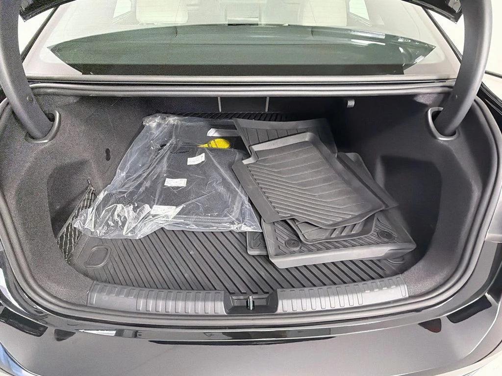 Audi A6 view 25