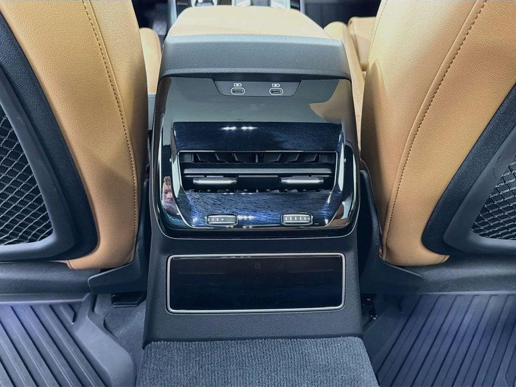 Audi A6 view 26