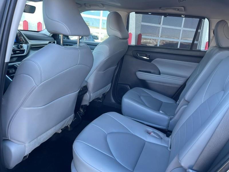 used 2023 Toyota Highlander car, priced at $28,996