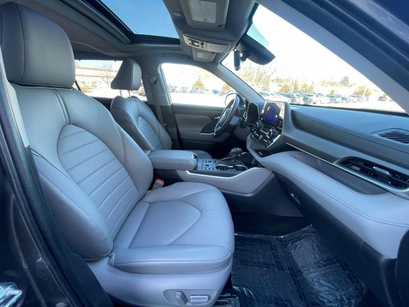 used 2023 Toyota Highlander car, priced at $28,996
