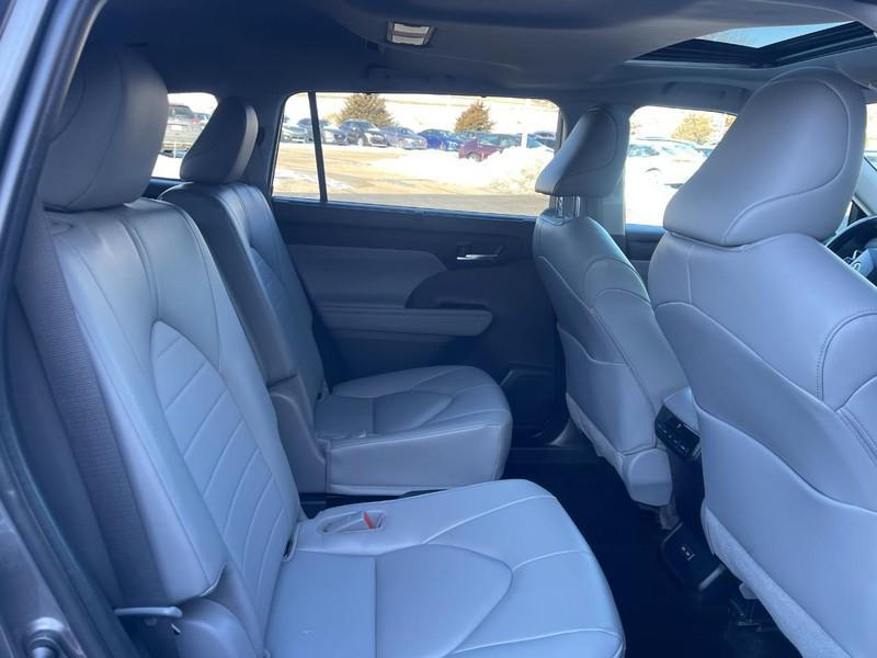 used 2023 Toyota Highlander car, priced at $28,996