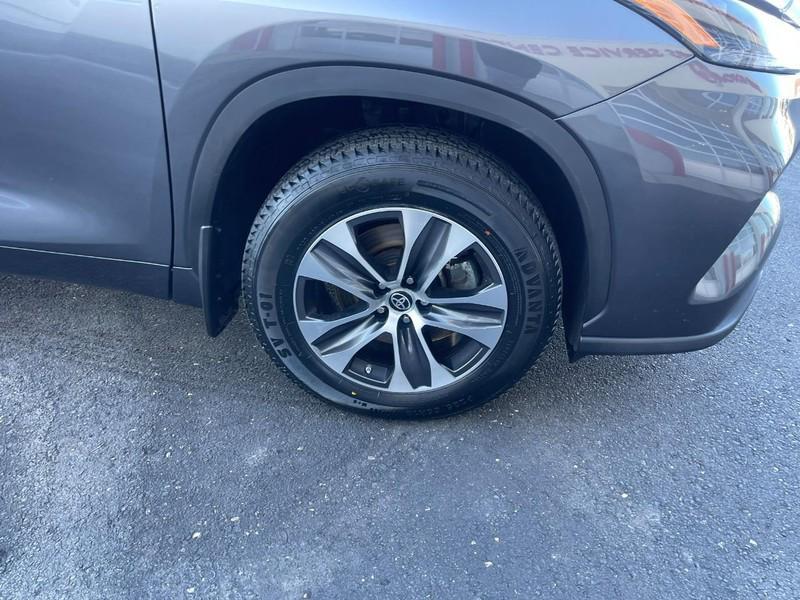 used 2023 Toyota Highlander car, priced at $28,996