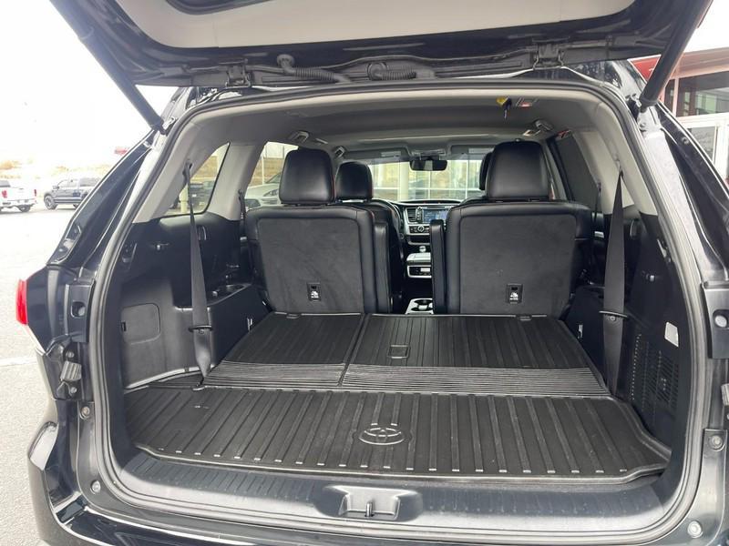 used 2018 Toyota Highlander car, priced at $24,368