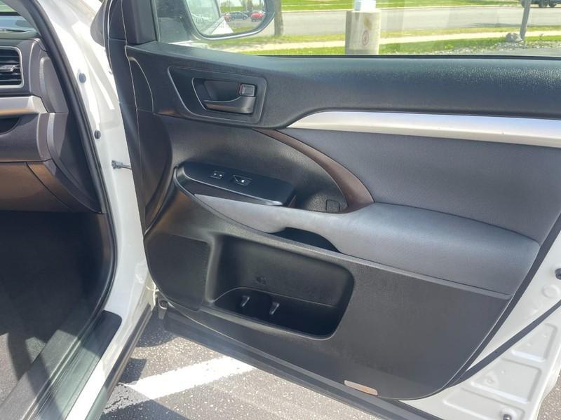 used 2019 Toyota Highlander car, priced at $17,637
