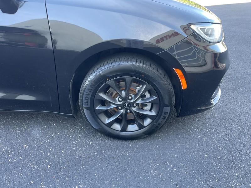 used 2021 Chrysler Pacifica car, priced at $22,996
