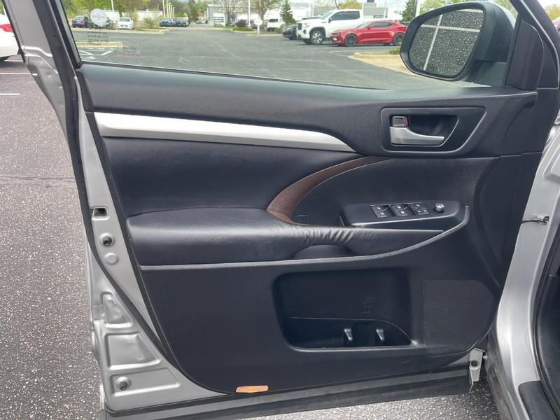 used 2016 Toyota Highlander car, priced at $13,447