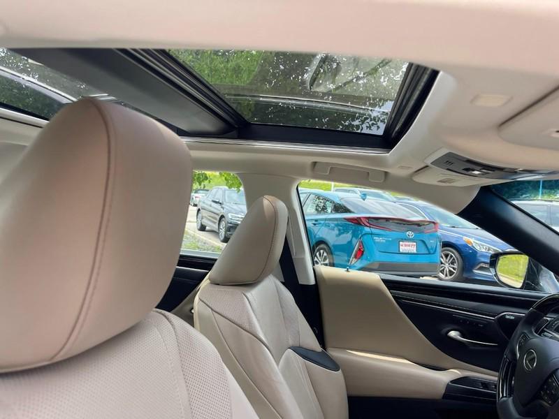 used 2021 Lexus ES 350 car, priced at $35,992