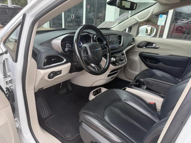 used 2021 Chrysler Pacifica Hybrid car, priced at $24,505