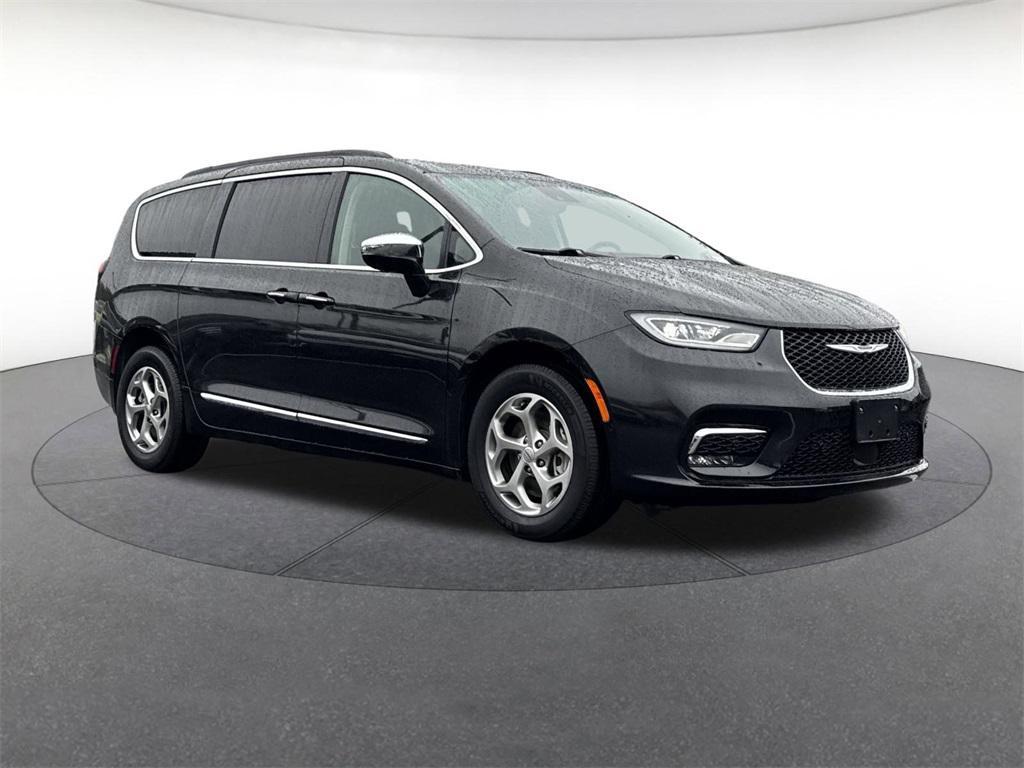 used 2023 Chrysler Pacifica car, priced at $35,258