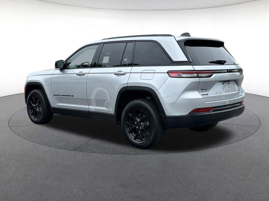 used 2025 Jeep Grand Cherokee car, priced at $36,294