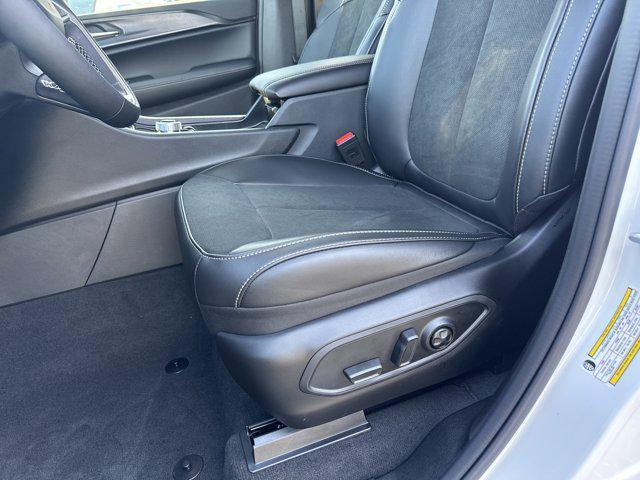 new 2025 Jeep Grand Cherokee car, priced at $38,805