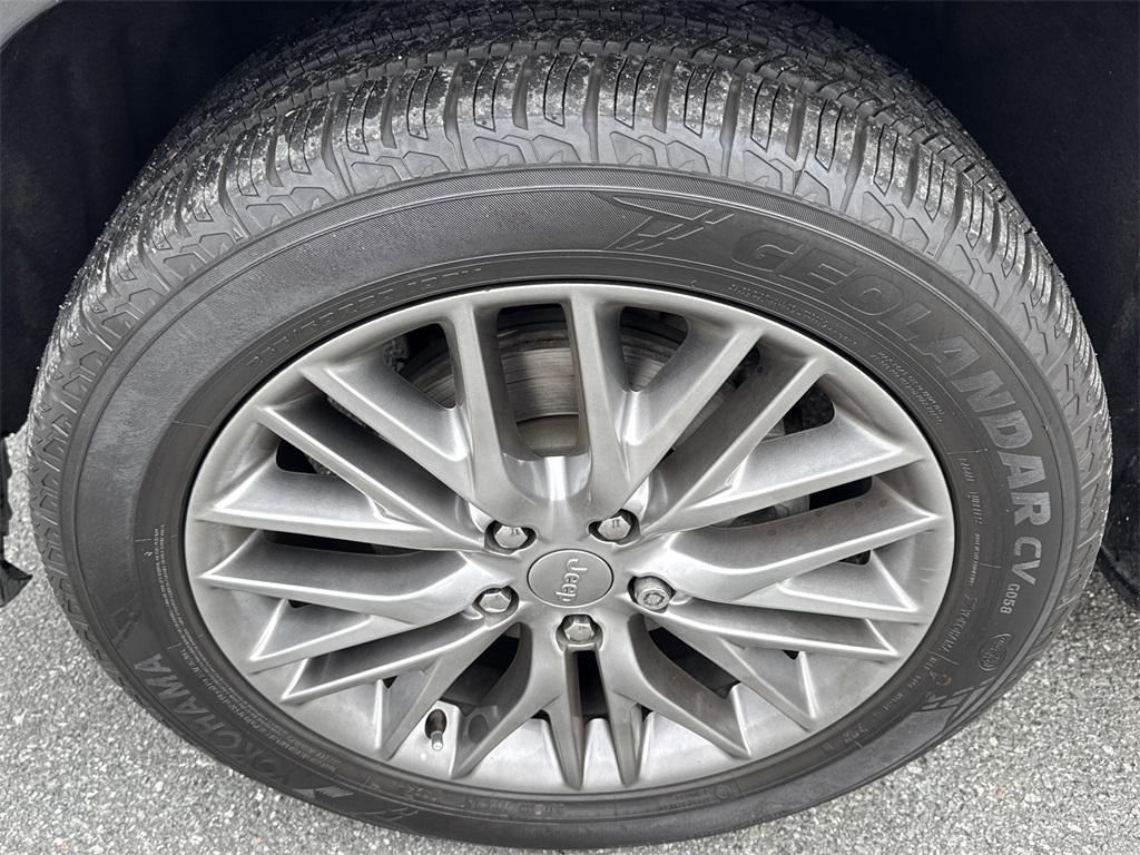 used 2017 Jeep Grand Cherokee car, priced at $17,810