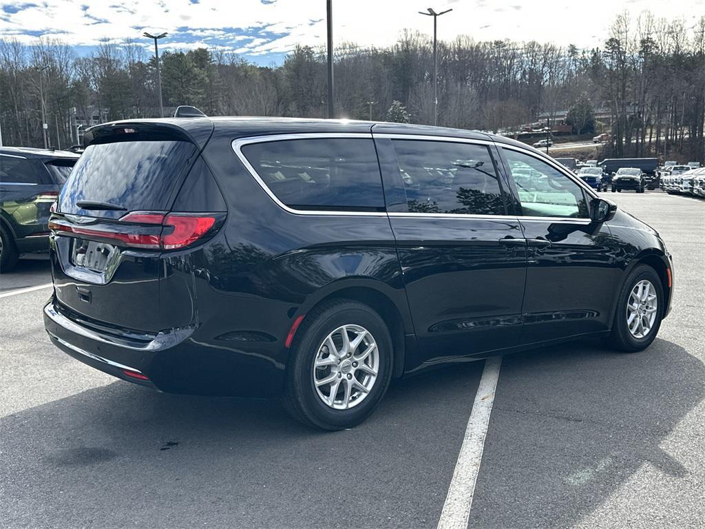 used 2025 Chrysler Pacifica car, priced at $30,726